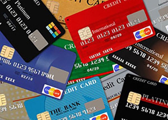 様々なクレジットカードの写真
